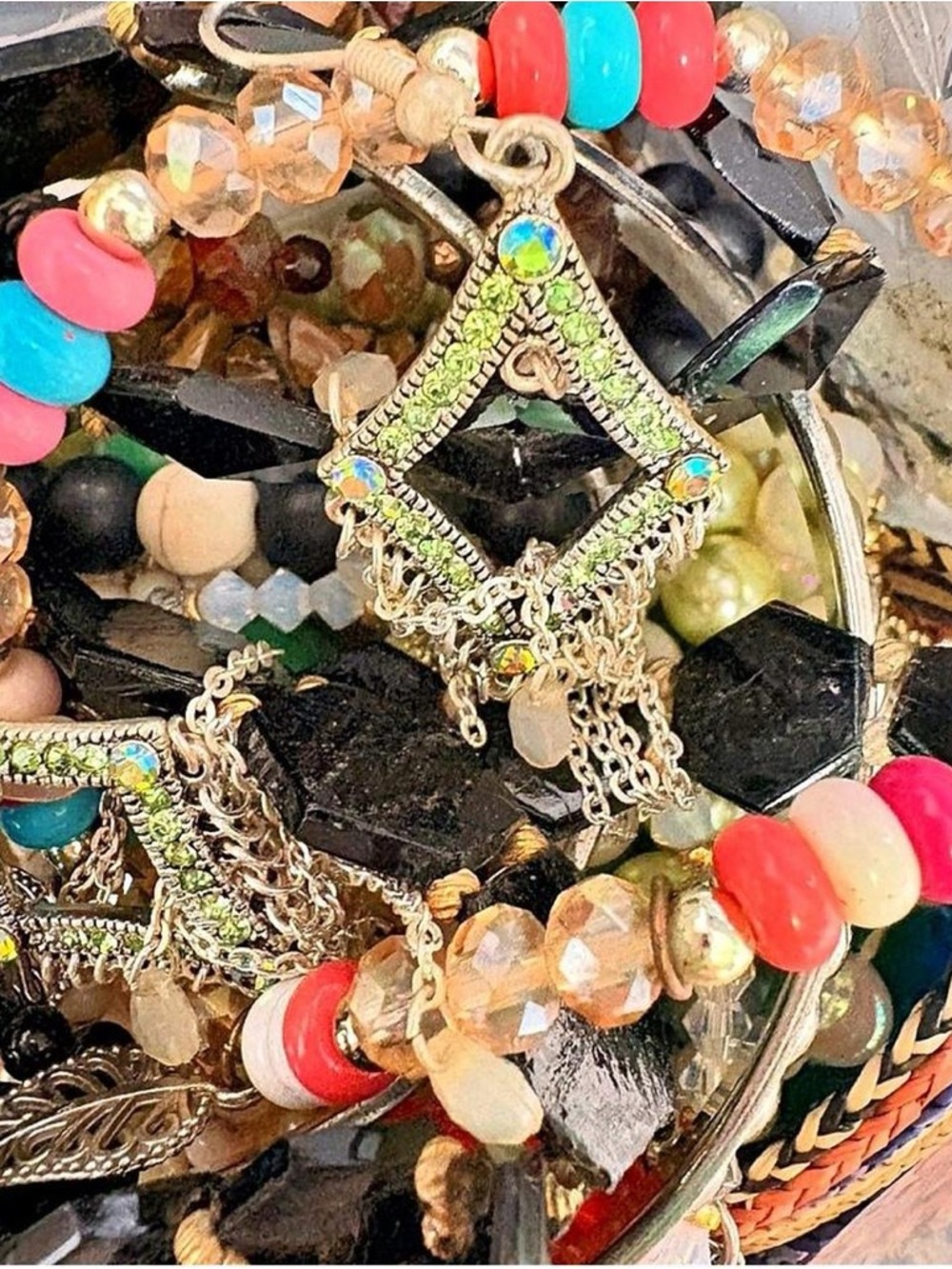 Lot of vintage 80s wearable necklaces, over 1 Ibs